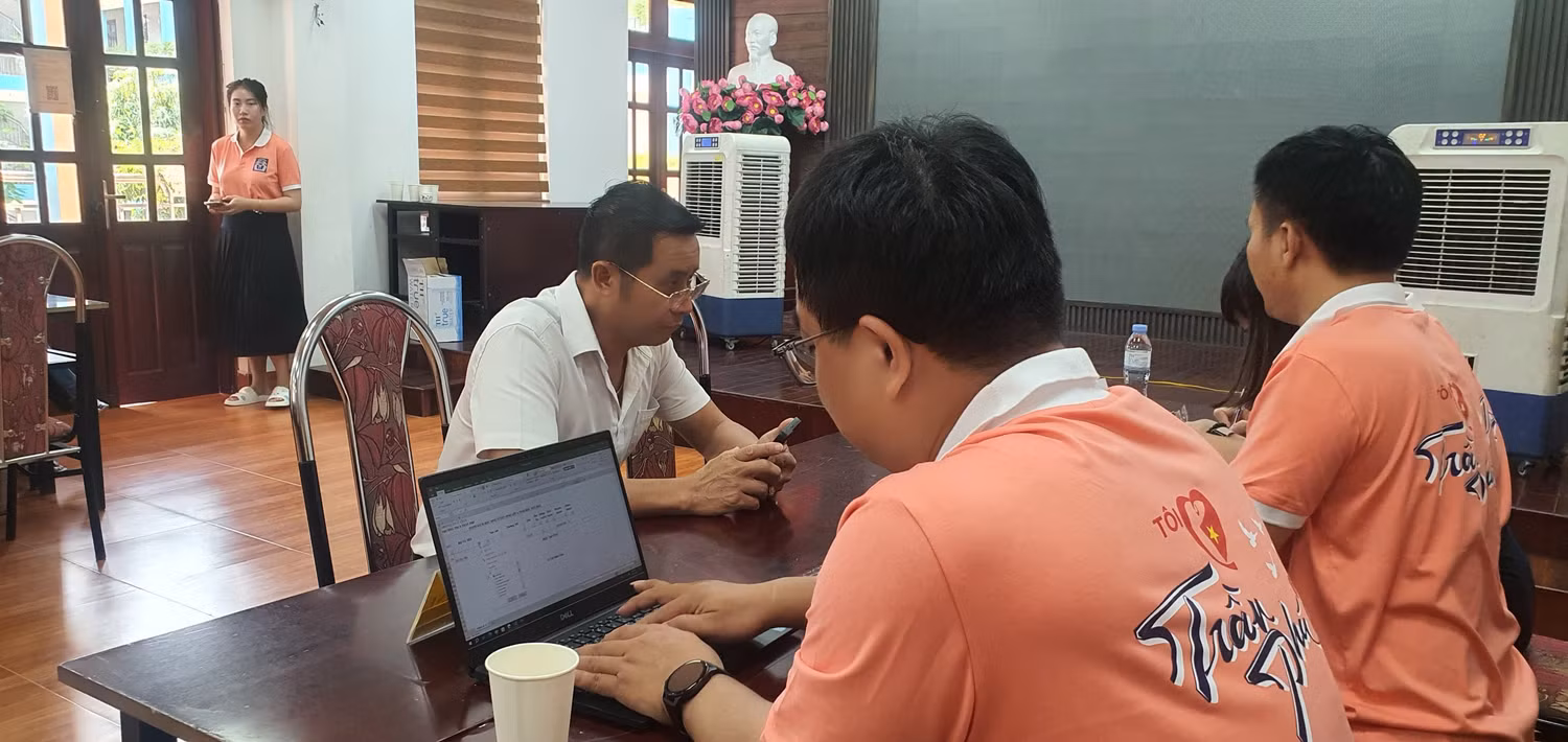 Trường Trung học cơ sở Trần Phú tạo mọi điều kiện thuận lợi cho phụ huynh đến tuyển sinh (Ảnh: LT)