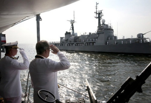 Tháng 4 năm 2014, Tổng thống Philippines Benigno Aquino tham dự một sự kiện trên tàu BRP Emilio Jacinto tại căn cứ hải quân Sangley Point, thành phố Cavite