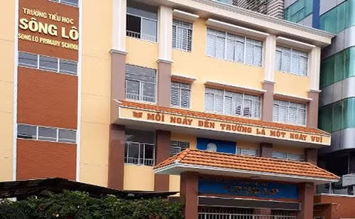 Trường tiểu học Sông Lô, quận Phú Nhuận, nơi cô N. đang công tác (ảnh: H.L)