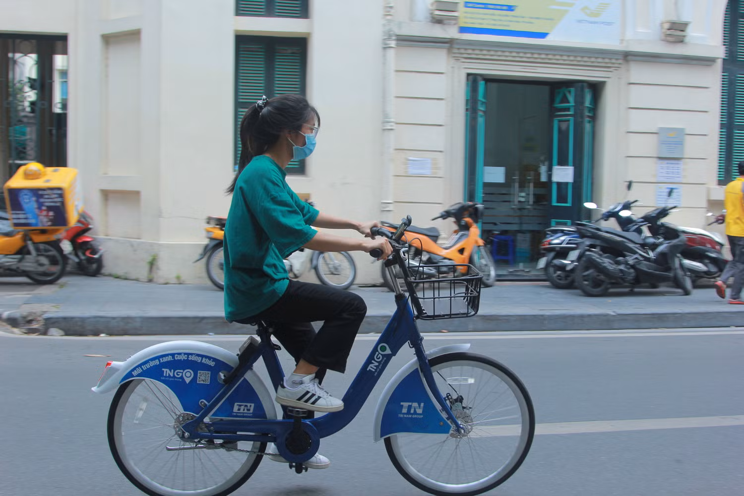 Xe đạp có kiểu dáng thể thao, thanh lịch được các bạn trẻ yêu thích. (Ảnh: Mạnh Đoàn)