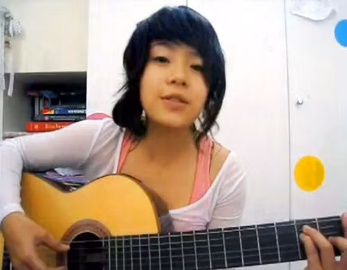 Guitar là người bạn thân của Thái Trinh mỗi khi vui, hay buồn.