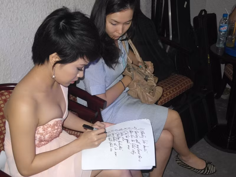 Danh sách bài hát mà Uyên Linh trình diễn càng lúc thêm nhiều hơn. Danh sách bài hát mà Uyên Linh trình diễn càng lúc thêm nhiều hơn.
