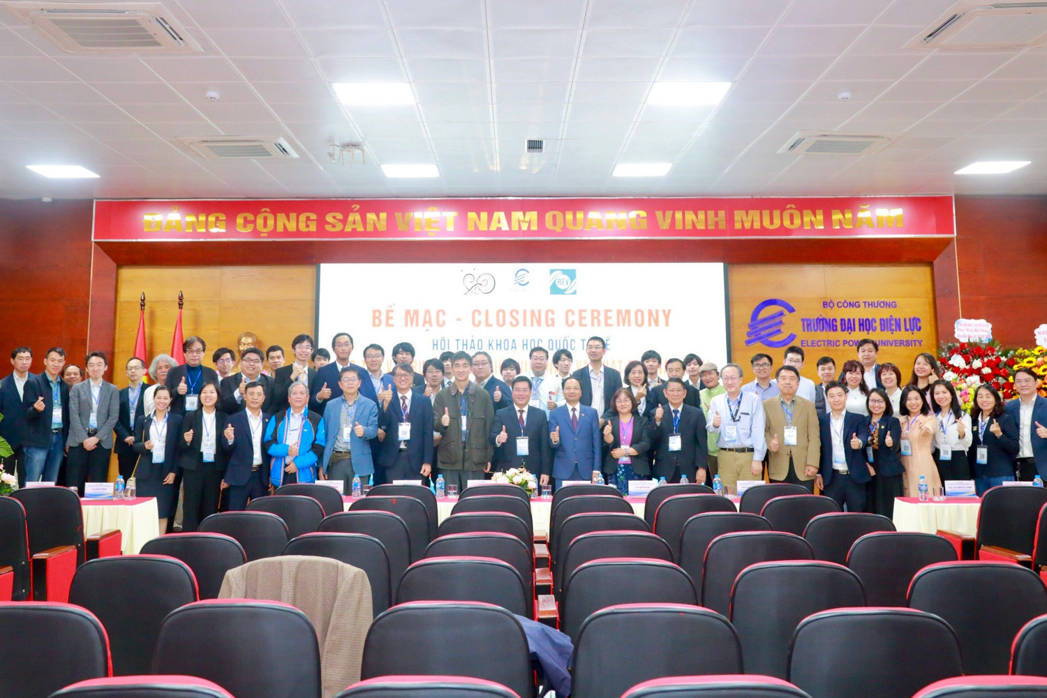 Các đại biểu chụp ảnh lưu niệm tại Hội thảo VJISAP 2024. Các đại biểu chụp ảnh lưu niệm tại Hội thảo VJISAP 2024.