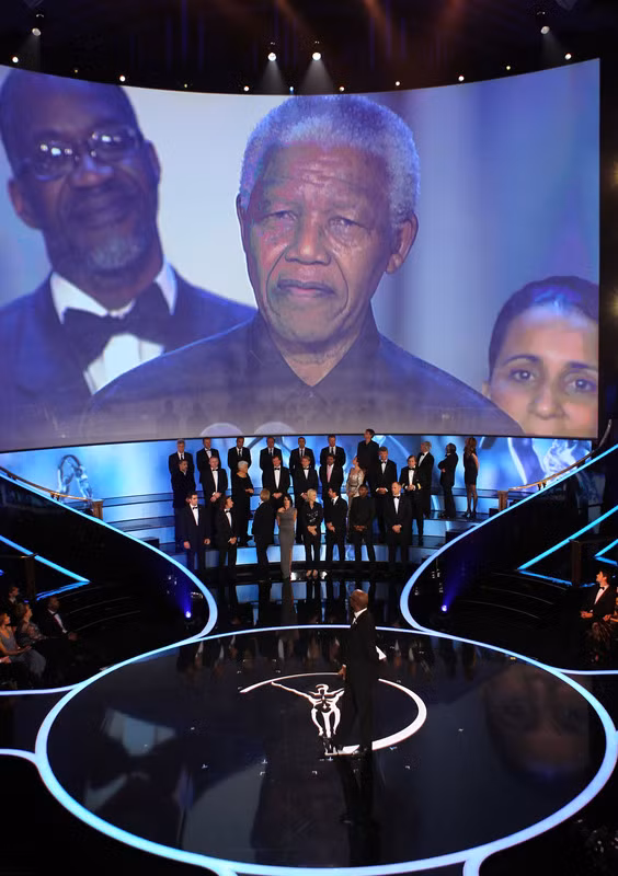 Cựu tổng thống Nam Phi, Nelson Mandela cũng xuất hiện trong đêm trao giải Cựu tổng thống Nam Phi, Nelson Mandela cũng xuất hiện trong đêm trao giải
