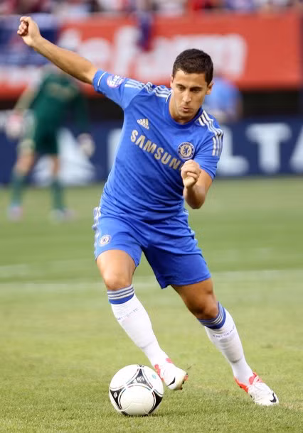 Về Chelsea, Eden sẽ có cơ hội tỏa sáng trong khi Thorgan sẽ phải tích lũy rất nhiều. Đó xem là là khác biệt hiếm hoi của cặp sao mai này, khác biệt ở tuổi tác. Về Chelsea, Eden sẽ có cơ hội tỏa sáng trong khi Thorgan sẽ phải tích lũy rất nhiều. Đó xem là là khác biệt hiếm hoi của cặp sao mai này, khác biệt ở tuổi tác.