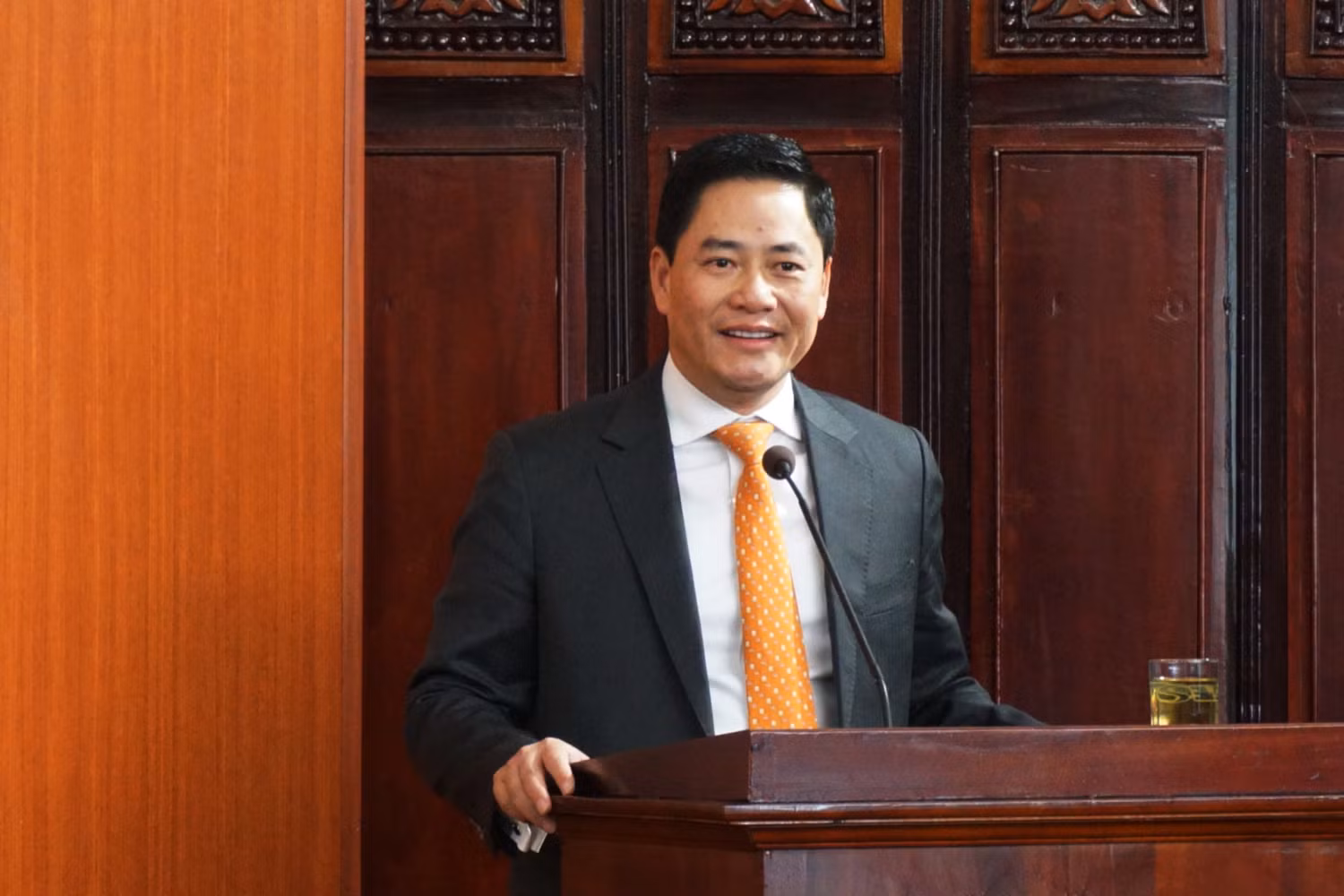 Tiến sĩ Bùi Hữu Toàn – Chủ tịch Hội đồng Học viện Ngân hàng phát biểu khai mạc Hội thảo. Ảnh: Phạm Minh