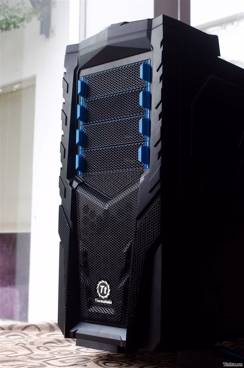 Mặt trước chỉ có mỗi logo Thermaltake
