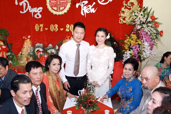 Trước thềm đám cưới, Mỹ Dung tiết lộ: "Đám cưới là sự kiện trọng đại của đời người, tôi coi đấy như một dấu mốc quan trọng, mở ra một chương mới trong cuộc sống". Trước thềm đám cưới, Mỹ Dung tiết lộ: "Đám cưới là sự kiện trọng đại của đời người, tôi coi đấy như một dấu mốc quan trọng, mở ra một chương mới trong cuộc sống".