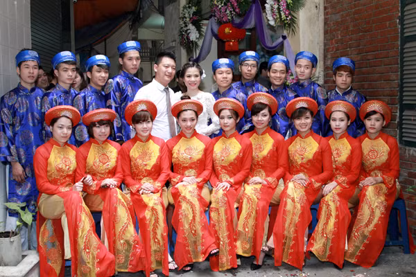 Theo một số nguồn tin, ông xã của Mỹ Dung tên là Tiến, sinh năm 1978, hơn cô dâu 4 tuổi. Theo một số nguồn tin, ông xã của Mỹ Dung tên là Tiến, sinh năm 1978, hơn cô dâu 4 tuổi.