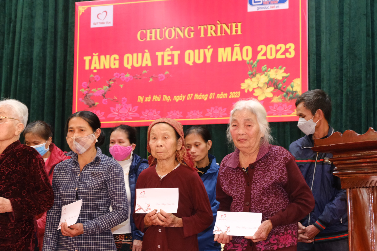 Chút quà ấm áp khi Tết đến, Xuân về với những gia đình còn khó khăn ở Thị xã Phú Thọ.