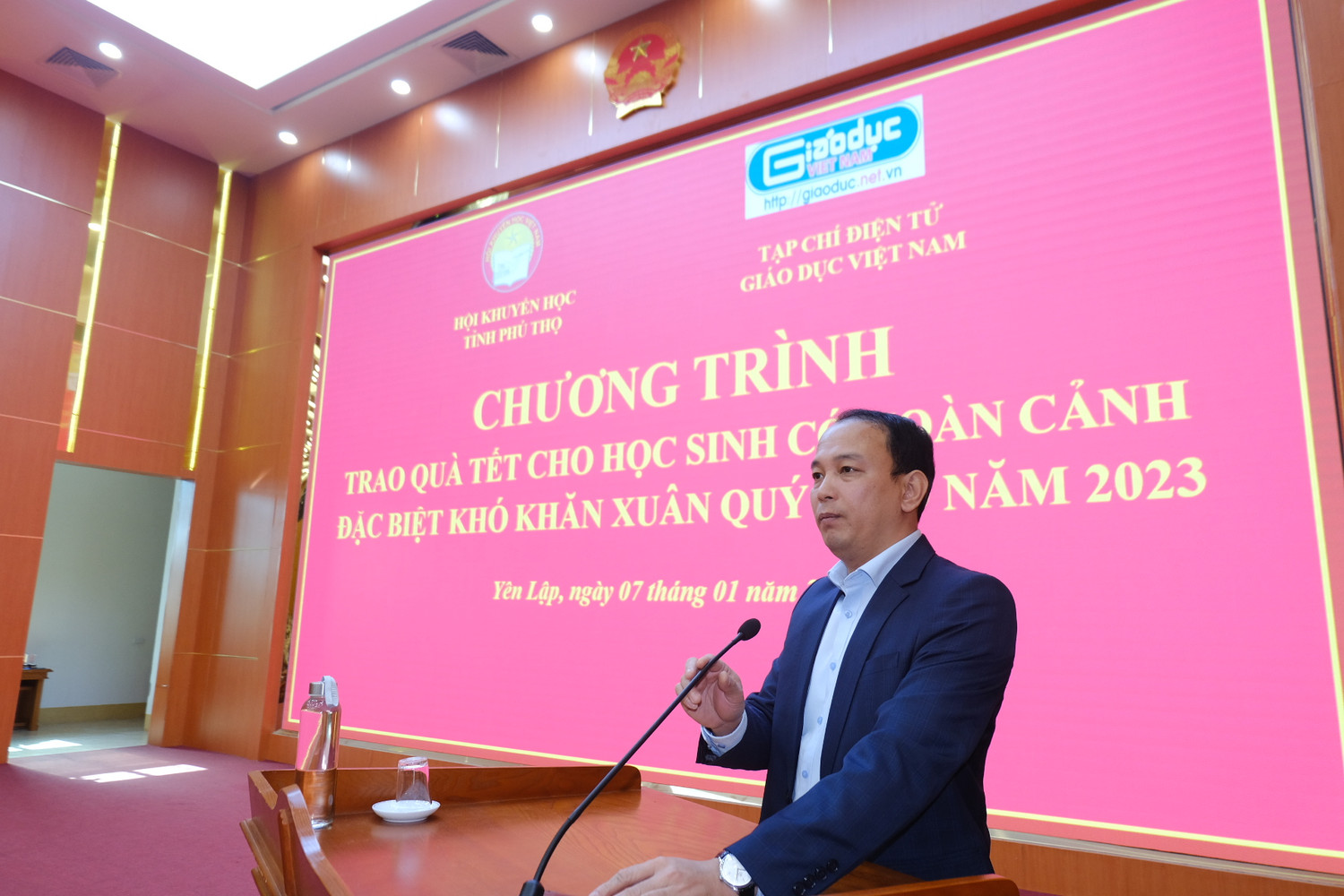 Ông Hà Tuấn Hải - Trưởng phòng Giáo dục và Đào tạo huyện Yên Lập gửi lời cảm ơn đến Tạp chí điện tử Giáo dục Việt Nam, các nhà hảo tâm khi đã có những phần quà động viên kịp thời các em học sinh có hoàn cảnh đặc biệt khó khăn trong dịp Tết Nguyên đán.