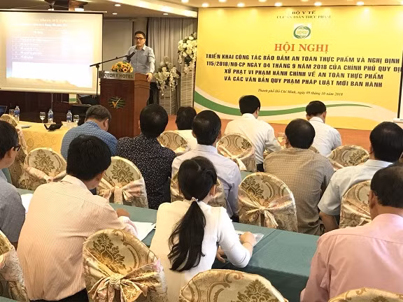 Ông Nguyễn Thanh Phong, Cục trưởng Cục An toàn thực phẩm chủ trì hội nghị. Ông Nguyễn Thanh Phong, Cục trưởng Cục An toàn thực phẩm chủ trì hội nghị.