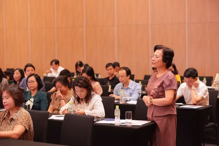 Các đại biểu làm việc tại Tiểu ban 2.
