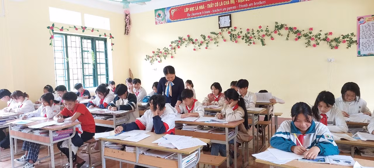 Trường Phổ thông dân tộc bán trú Trung học cơ sở Lùng Phình (Lào Cai) tích cực ôn luyện chuẩn bị cho kỳ thi tuyển sinh vào lớp 10 trung học phổ thông 2023 - 2024. Ảnh: bacha.edu.vn. Trường Phổ thông dân tộc bán trú Trung học cơ sở Lùng Phình (Lào Cai) tích cực ôn luyện chuẩn bị cho kỳ thi tuyển sinh vào lớp 10 trung học phổ thông 2023 - 2024. Ảnh: bacha.edu.vn.