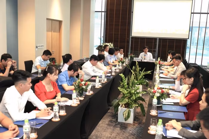 Các đại biểu làm việc tại Tiểu ban 1.