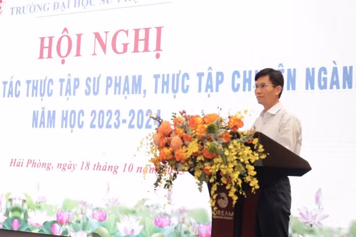 Phó Giáo sư, Tiến sĩ Nguyễn Quang Huy - Bí thư Đảng ủy, Hiệu trưởng Trường Đại học Sư phạm Hà Nội 2 phát biểu khai mạc.
