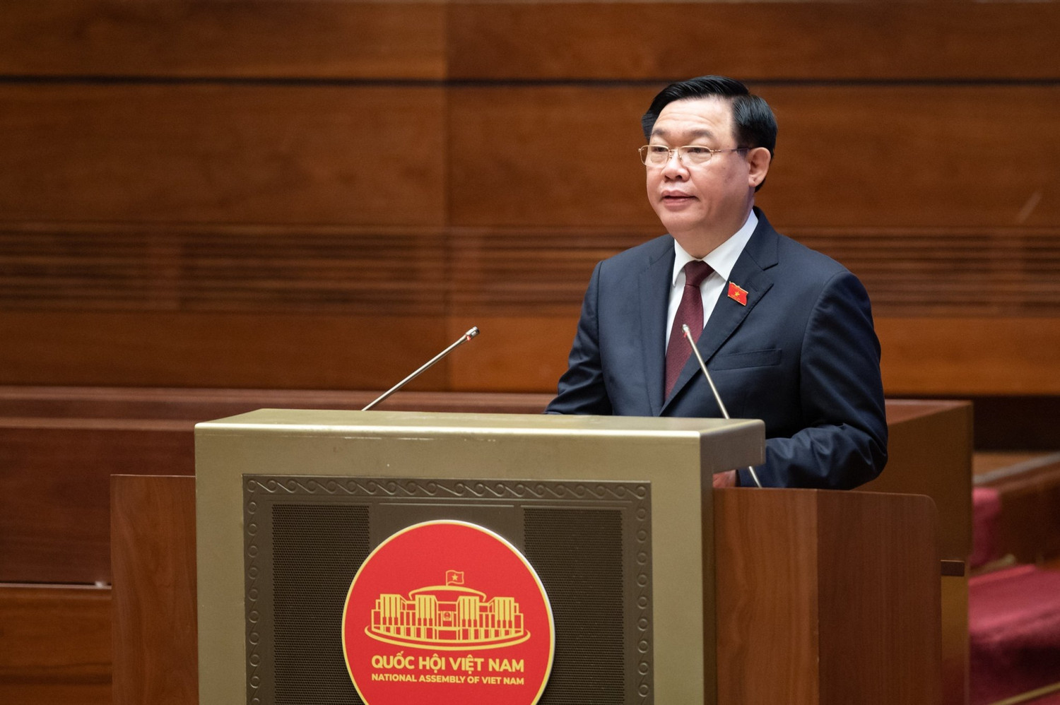 Chủ tịch Quốc hội Vương Đình Huệ phát biểu kết luận nhóm vấn đề chất vấn thứ nhất. Ảnh: quochoi.vn.