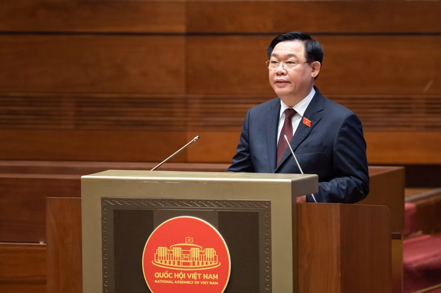 Chủ tịch Quốc hội Vương Đình Huệ phát biểu kết luận nhóm vấn đề chất vấn thứ nhất. Ảnh: quochoi.vn.