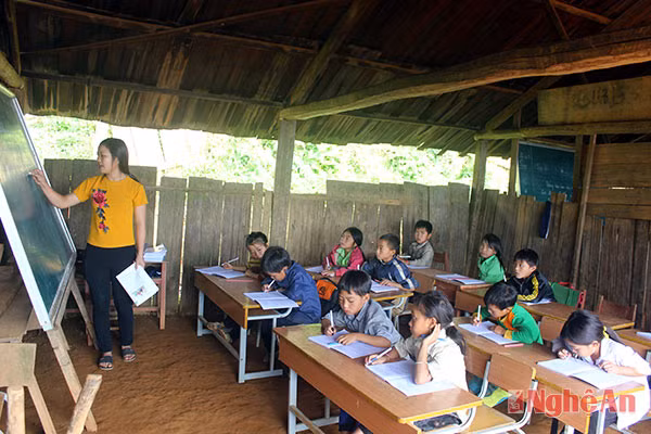 Liên tiếp kỷ luật vùi dập Hiệu phó vì dũng cảm tố Hiệu trưởng tiêu cực ảnh 4 Liên tiếp kỷ luật vùi dập Hiệu phó vì dũng cảm tố Hiệu trưởng tiêu cực ảnh 4