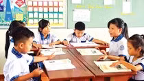 Các em học sinh học sách giáo khoa VNEN (Ảnh minh họa: baobinhthuan.com.vn).