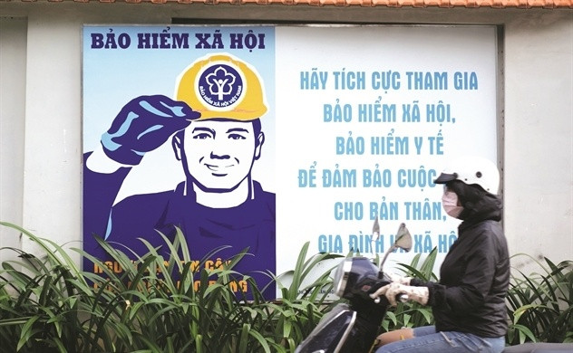 Tham gia bảo hiểm xã hội để được hưởng các chính sách cần thiết cho cuộc sống của bản thân và gia đình. ảnh: Quý Hòa.