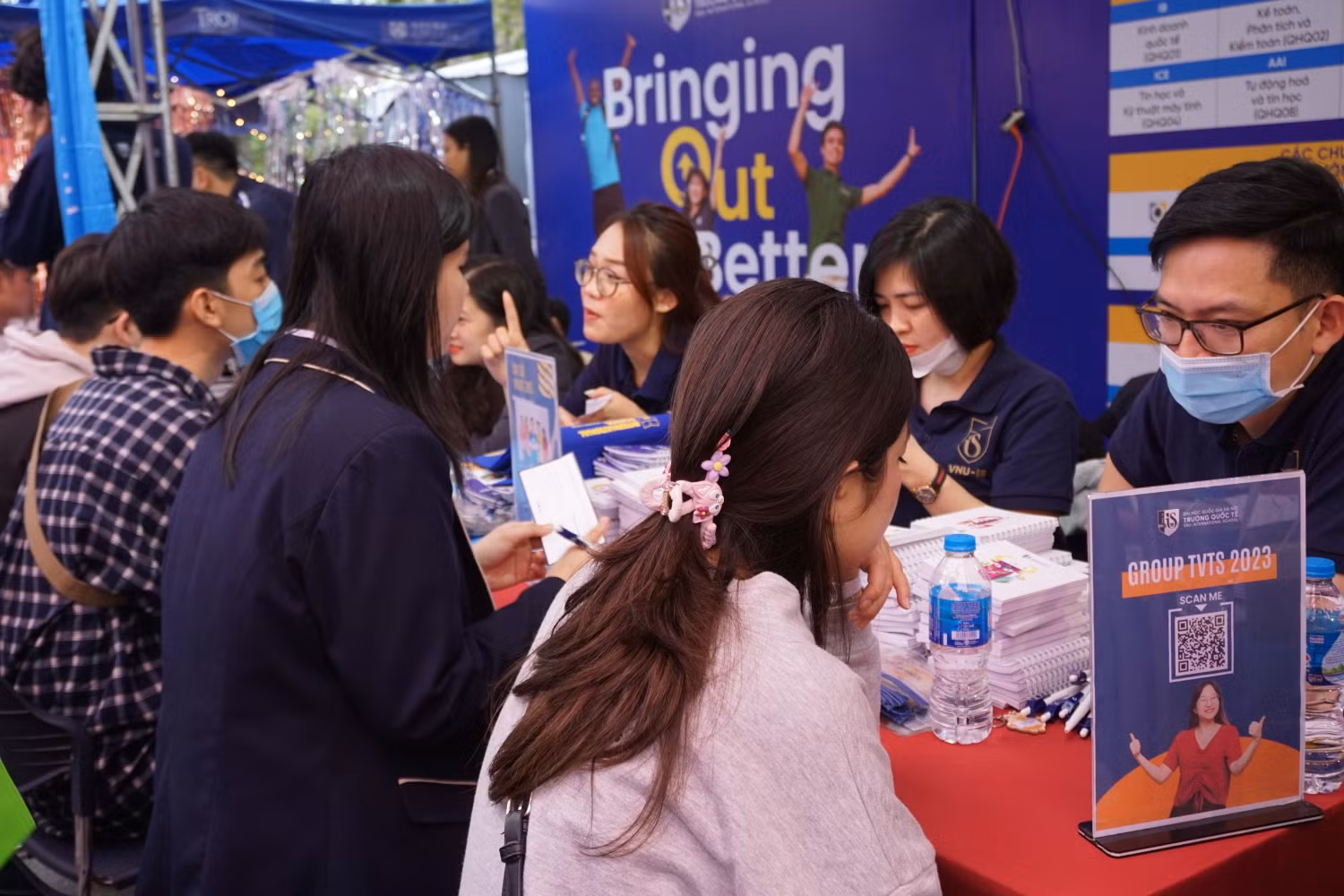 Trước mùa tuyển sinh 2023, nhiều thí sinh băn khoăn về việc lựa chọn ngành học, trường học. Ảnh: Nguyên Phương