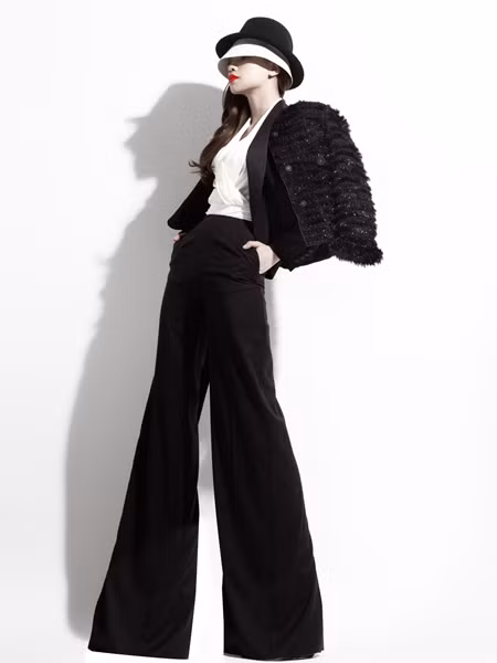 Bộ ảnh của Hồ Ngọc Hà do stylist Lê Minh Ngọc thực hiện, trợ lý Kelvin Trần.