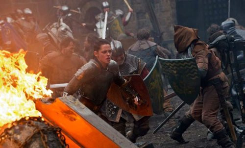 Bộ phim mới "Nữ hoàng tuyết và thợ săn" của Kristen Stewart vừa ra mắt poster. Đó là hình ảnh Kristen Stewart đang tham gia một cuộc chiến lớn. Bộ phim mới "Nữ hoàng tuyết và thợ săn" của Kristen Stewart vừa ra mắt poster. Đó là hình ảnh Kristen Stewart đang tham gia một cuộc chiến lớn.