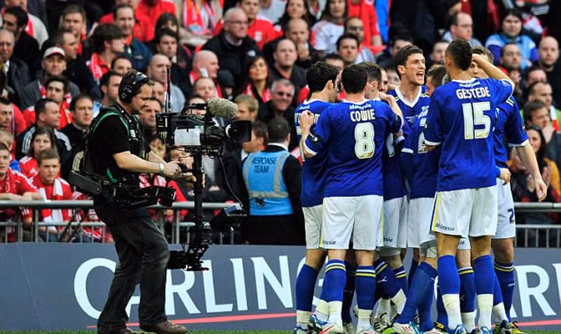 Cardiff ăn mừng bởi họ biết rằng sau đây sẽ là những phút còn khó khăn gấp bội Cardiff ăn mừng bởi họ biết rằng sau đây sẽ là những phút còn khó khăn gấp bội