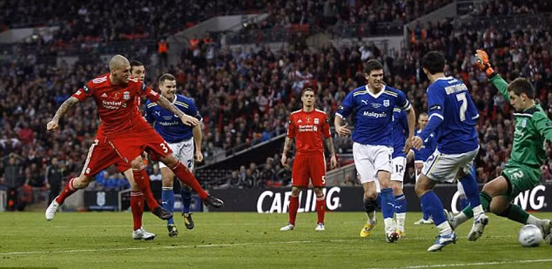 Phút 60, Martin Skrtel đưa trận đấu trở lại thế cân bằng sau cú sút bồi Phút 60, Martin Skrtel đưa trận đấu trở lại thế cân bằng sau cú sút bồi