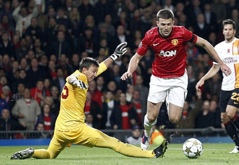 Man Utd dẫn trước sớm nhờ cú dứt điểm lạnh lùng của Michael Carrick, tuy nhiên Quỷ Đỏ chơi thiếu thuyết phục trước các nhà ĐKVĐ Thổ Nhĩ Kỳ (3 lần được cột dọc cứu thoát), và tiêu điểm là tình huống Nani hỏng ăn quả phạt đền.
