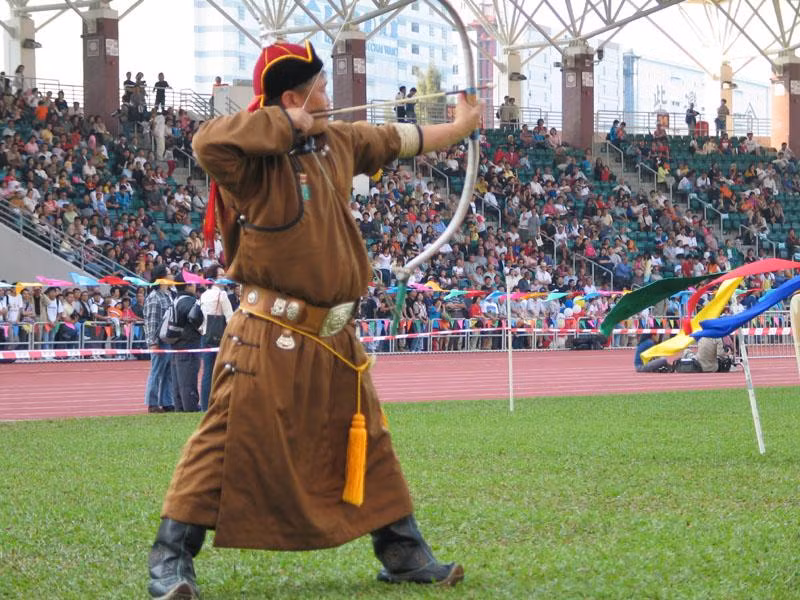 Tôi cho rằng nếu những người Mông Cổ của thời đại Thành Cát Tư Hãn đi thi đấu Olympic, họ có lẽ chỉ giành được chiến thắng ở 2 bộ môn: Cưỡi ngựa và... bắn cung. Và tất nhiên, sẽ có người thiệt mạng nếu BTC Olympic để họ thi đấu bộ môn thứ 2.