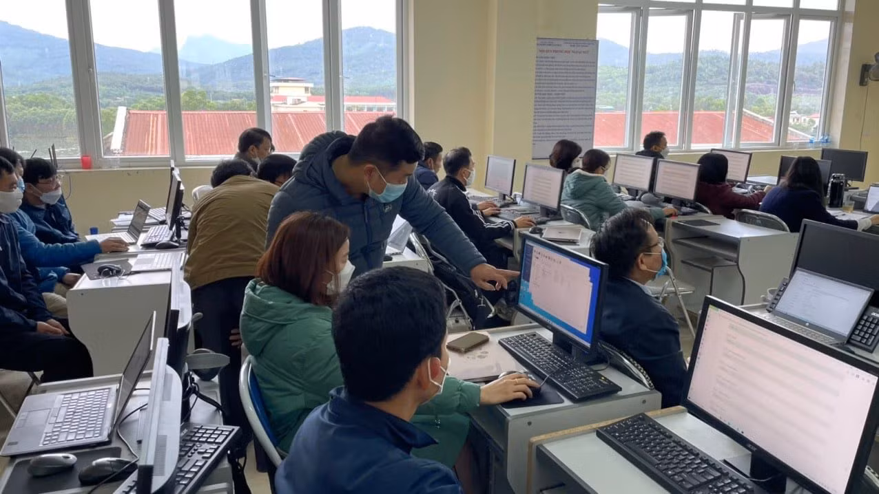 Trường Cao đẳng Công nghiệp và Xây dựng tập huấn công nghệ thông tin cho cán bộ, giáo viên (Ảnh: CTV) Trường Cao đẳng Công nghiệp và Xây dựng tập huấn công nghệ thông tin cho cán bộ, giáo viên (Ảnh: CTV)