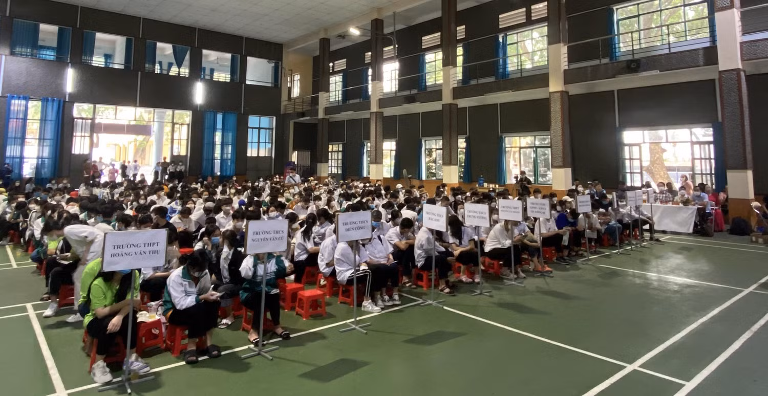 Học sinh trung học cơ sở, trung học phổ thông tham gia ngày hội tư vấn tuyển sinh (Ảnh: CTV)