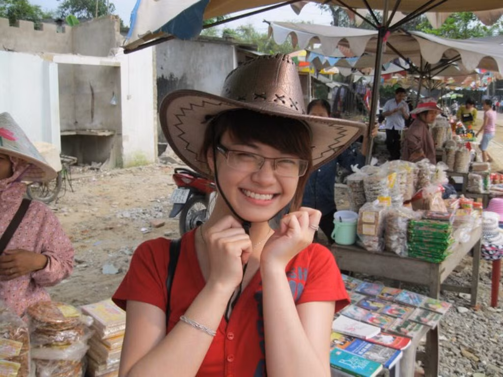 Ngay từ nhỏ, Mai Anh đã có ước mơ trở thành một nữ nhà báo tài năng, có thể đi đến nhiều nơi trên đất nước mình cũng như trên thế giới