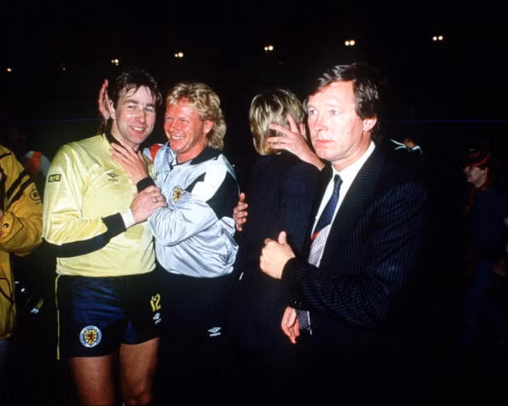 Ngày 10/9/1985, xứ Wales gặp Scotland trong trận đấu quyết định vé dự Mexico 1986. Scotland cần hòa là đủ, còn xứ Wales phải thắng. Trận đấu kết thúc với tỷ số 1-1 khi Scotland gỡ hòa từ chấm 11m trong 10 phút cuối, và Scotland dự World Cup. Các cầu thủ Scotland ăn mừng, nhưng Alex Ferguson thì không. Đó là trận đấu mà khi kết thúc, Jock Stein đã gục ngã trên sân và sau đó từ trần khi được điều trị trong phòng thay đồ vì một cơn đau tim. Ngày 10/9/1985, xứ Wales gặp Scotland trong trận đấu quyết định vé dự Mexico 1986. Scotland cần hòa là đủ, còn xứ Wales phải thắng. Trận đấu kết thúc với tỷ số 1-1 khi Scotland gỡ hòa từ chấm 11m trong 10 phút cuối, và Scotland dự World Cup. Các cầu thủ Scotland ăn mừng, nhưng Alex Ferguson thì không. Đó là trận đấu mà khi kết thúc, Jock Stein đã gục ngã trên sân và sau đó từ trần khi được điều trị trong phòng thay đồ vì một cơn đau tim.
