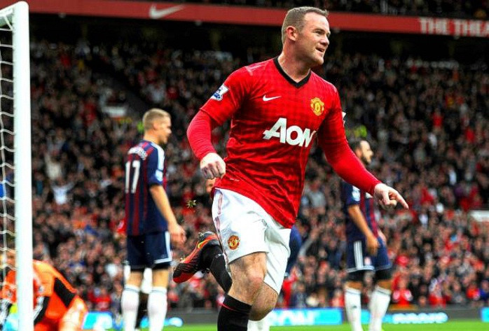 Tầm thời gian này cách đây 2 năm, Manchester United trở thành tâm điểm của rất nhiều sự chú ý vì câu chuyện xoay quanh tới hợp đồng của Wayne Rooney. Rooney, người khi đó có hợp đồng tới hè 2012, đã phát biểu rằng Man Utd “không có tham vọng” và có ý muốn ra đi. Những nỗ lực thuyết phục của CLB cuối cùng đã khiến Rooney đồng ý ở lại. Tầm thời gian này cách đây 2 năm, Manchester United trở thành tâm điểm của rất nhiều sự chú ý vì câu chuyện xoay quanh tới hợp đồng của Wayne Rooney. Rooney, người khi đó có hợp đồng tới hè 2012, đã phát biểu rằng Man Utd “không có tham vọng” và có ý muốn ra đi. Những nỗ lực thuyết phục của CLB cuối cùng đã khiến Rooney đồng ý ở lại.