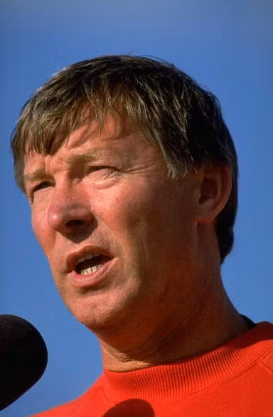 Alex Ferguson năm 1980. Ông lúc này đã là HLV của Aberdeen, và ông đưa Aberdeen tới thành công trong 8 năm ở đây. Alex Ferguson năm 1980. Ông lúc này đã là HLV của Aberdeen, và ông đưa Aberdeen tới thành công trong 8 năm ở đây.