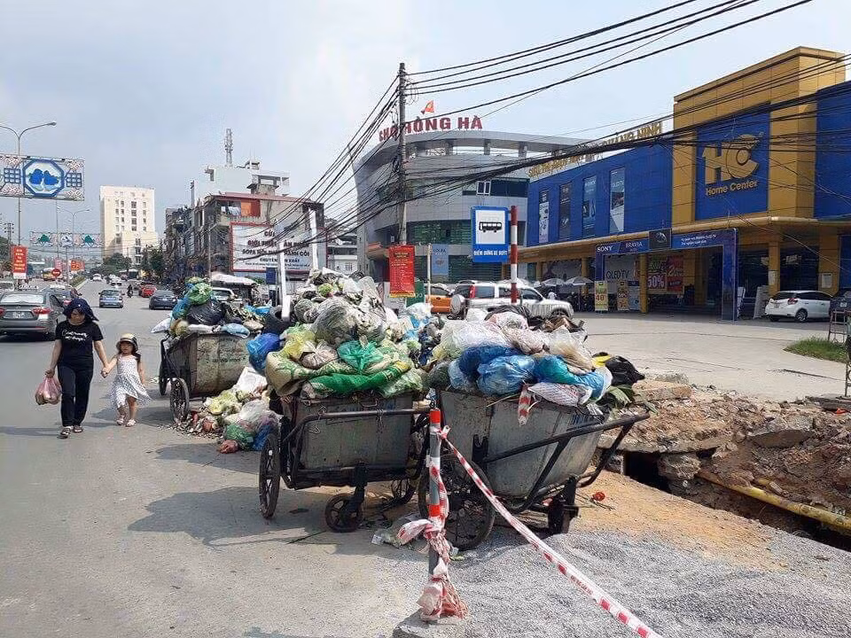 Sau khi có chỉ đạo của tỉnh Quảng Ninh, Thành phố Hạ Long mới được giải thoát khỏi tình trạng rác thải bủa vây Sau khi có chỉ đạo của tỉnh Quảng Ninh, Thành phố Hạ Long mới được giải thoát khỏi tình trạng rác thải bủa vây