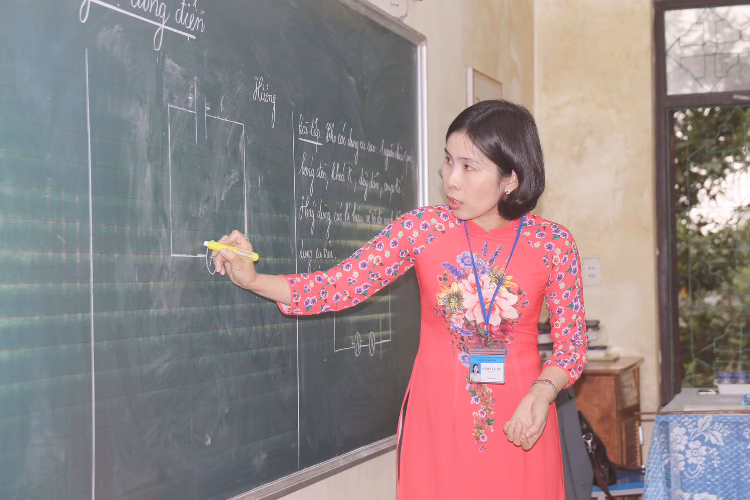 Cô giáo Nguyễn Hà Liễu luôn đem hết khả năng, lòng nhiệt tình của mình để giảng dạy học sinh (Ảnh: CTV) Cô giáo Nguyễn Hà Liễu luôn đem hết khả năng, lòng nhiệt tình của mình để giảng dạy học sinh (Ảnh: CTV)