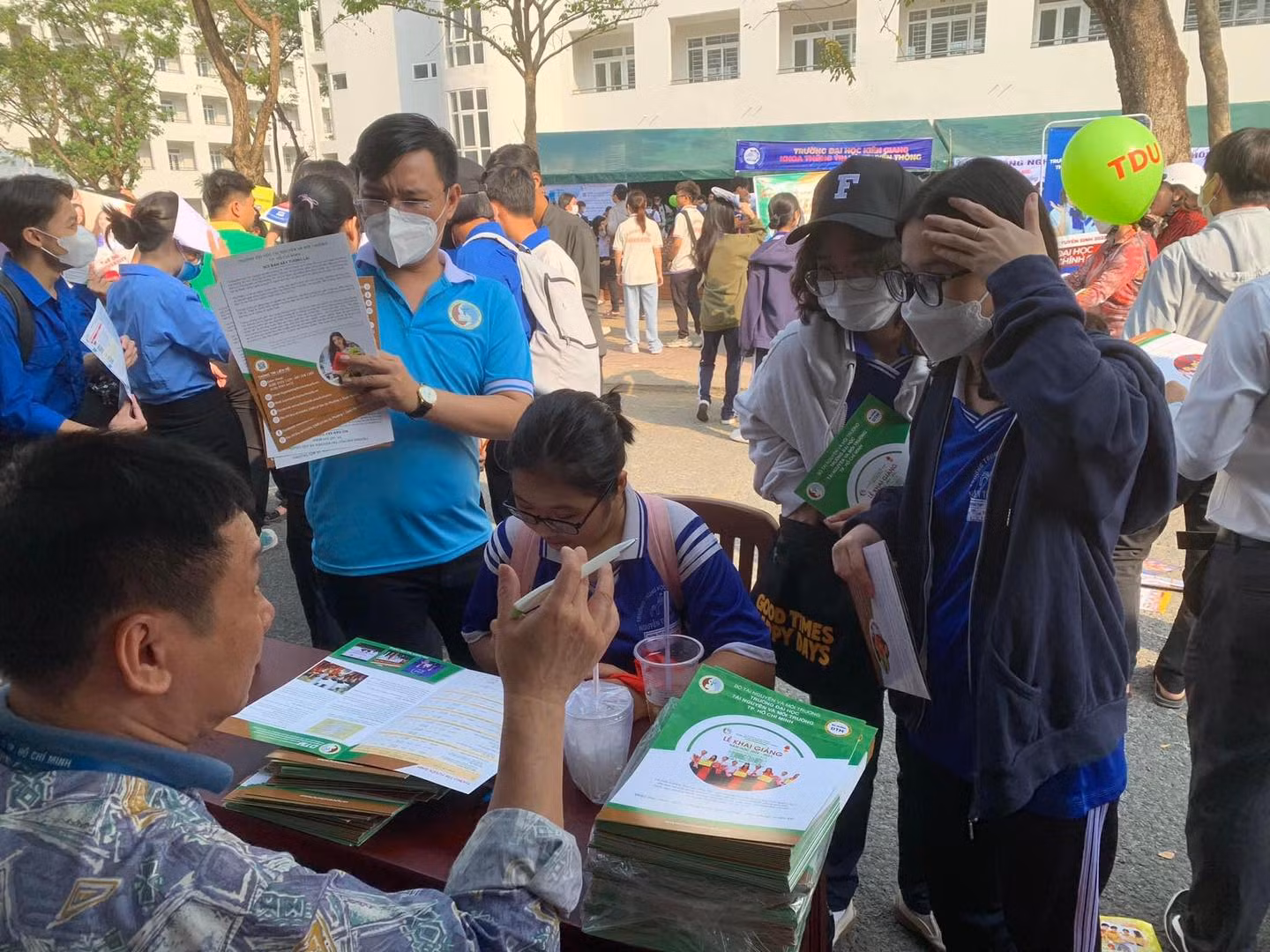 Trường Đại học Tài nguyên và Môi trường Thành phố Hồ Chí Minh tại Chương trình tư vấn tuyển sinh - hướng nghiệp 2023 (Nguồn: Fanpage nhà trường).