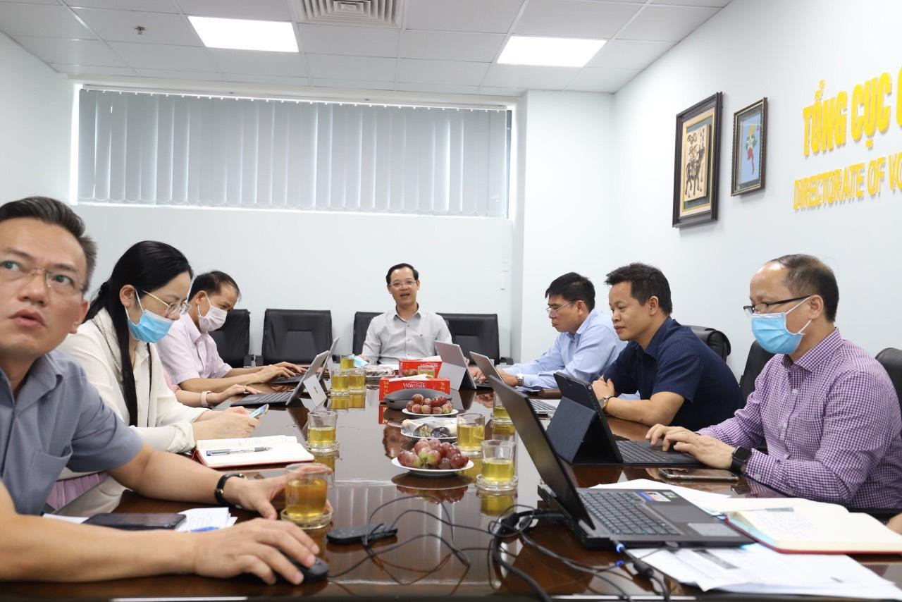 Hội nghị được tổ chức theo hình thức trực tuyến với có sự tham dự của hơn 300 đại biểu đến từ các Sở Lao động, Thương binh và Xã hội, các cơ sở Giáo dục nghề nghiệp, các doanh nghiệp, tập đoàn và các cơ quan truyền thông báo chí. Ảnh: Ban tổ chức