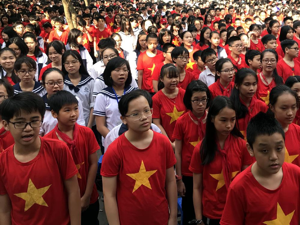 Đúng 7h45 sáng ngày 22/4, buổi chiếu phim bắt đầu và kéo dài 45 phút đồng hồ. Ảnh: Tùng Dương.