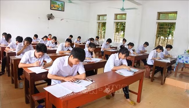 Đề thi môn Ngữ văn chính thức năm nay không hay bằng đề thi dự bị ảnh 2 Đề thi môn Ngữ văn chính thức năm nay không hay bằng đề thi dự bị ảnh 2