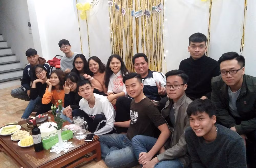 Tôi cũng đã học cách lắng nghe không chỉ bằng tai mà bằng cả trái tim, vì khi thực sự biết lắng nghe tôi mới hiểu các học trò của mình, mới có thể thành công trong việc giáo dục các em.Ảnh: Cô Hiền cung cấp.