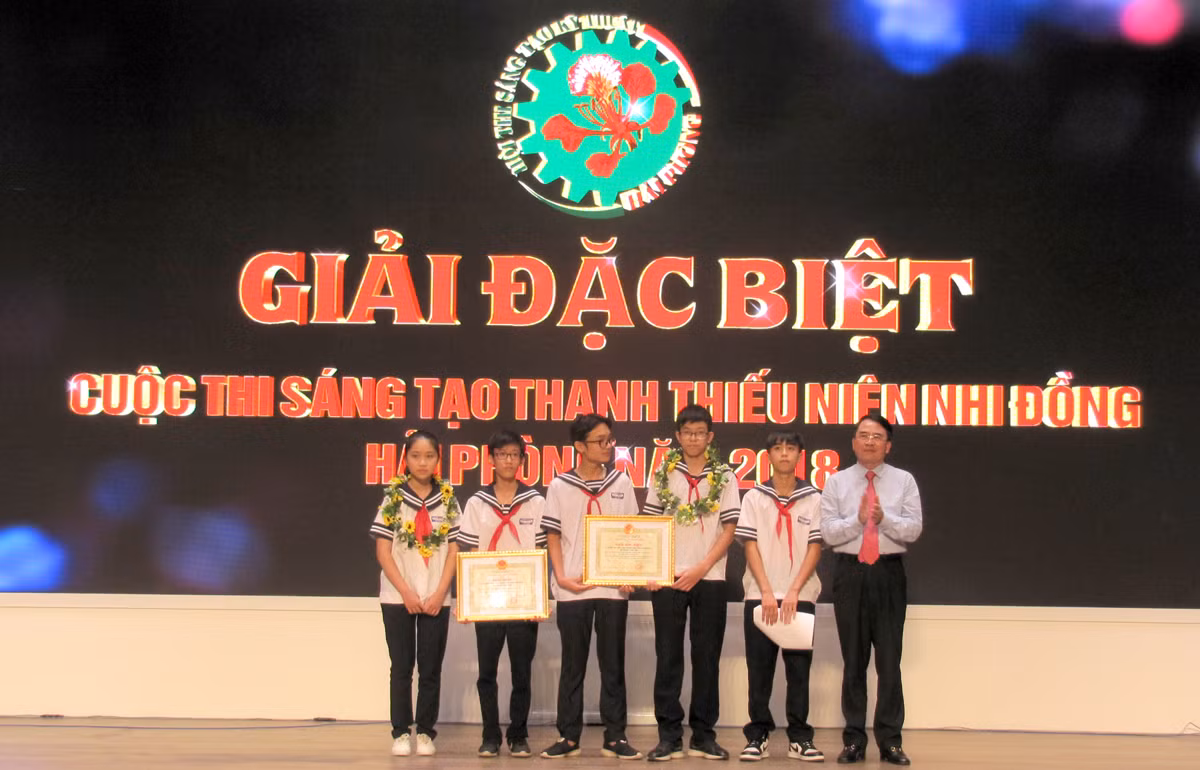 Sản phẩm của nhóm học sinh Trường Trung học cơ sở Chu Văn An giành giải đặc biệt cuộc thi sáng tạo thanh thiếu niên nhi đồng Hải Phòng năm 2018. (Ảnh: Lã Tiến)