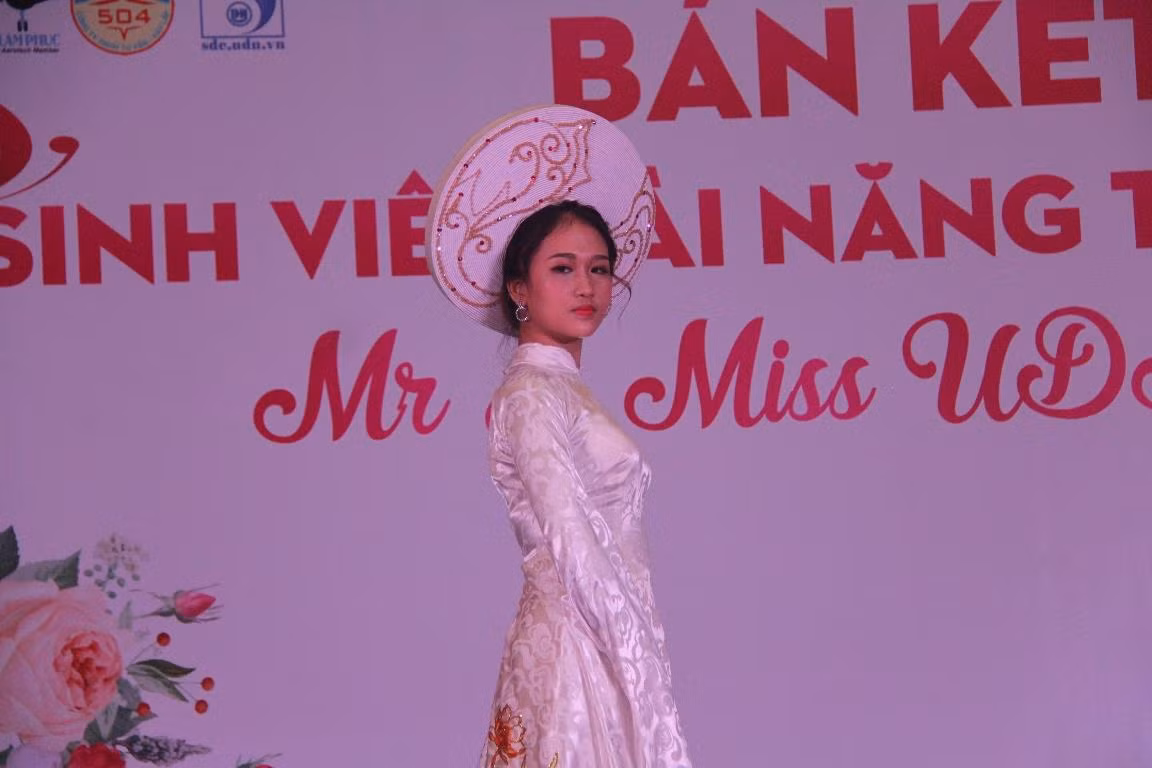 Không chỉ học giỏi, sinh viên Đại học Đà Nẵng còn rất xinh đẹp, tự tin.