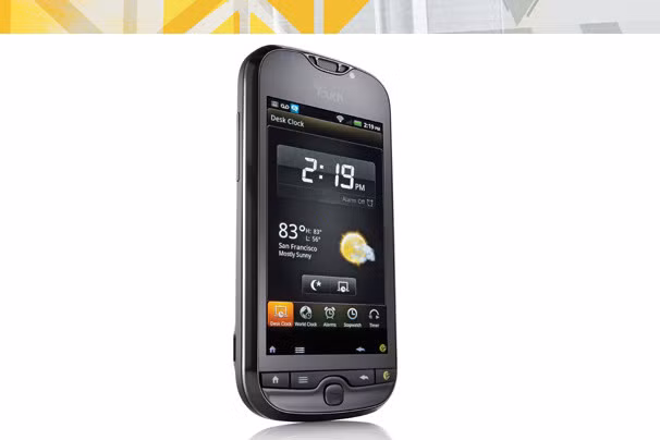 14. Điện thoại có camera tốt nhất:T-Mobile MyTouch 4G Slide Nhờ có cảm biến ánh sáng phía sau và ống kính khá rộng F2.2, Slide chụp ảnh tốt trong môi trường ánh sáng yếu mà không cần flash. Chất lượng ảnh chụp rất tốt, có thể so sánh với ảnh chụp từ máy ảnh dạng ngắm chụp (Point and Shot) giá từ 4-6 triệu đồng. Chất lượng quay video cũng rất tốt, những đối tượng chuyển động nhanh không bị nhòe.