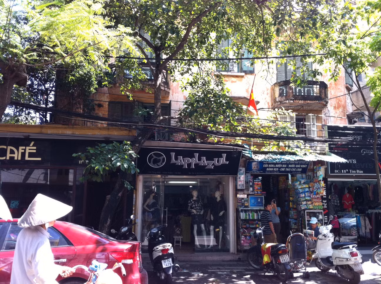 Phí trước của căn biệt thự cổ số 11A phố Tông Đản - Hà Nội