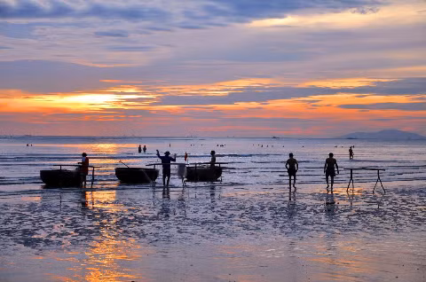 Bình minh trên biển Cửa Lò.